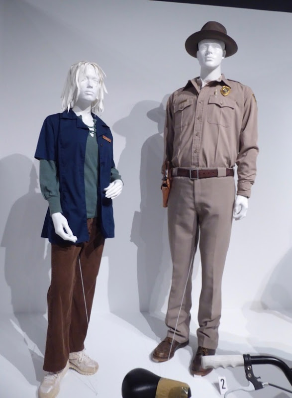 Stranger Things season 1 Joyce and Jim costumes Stranger Things season 1 Joyce Jim costumes