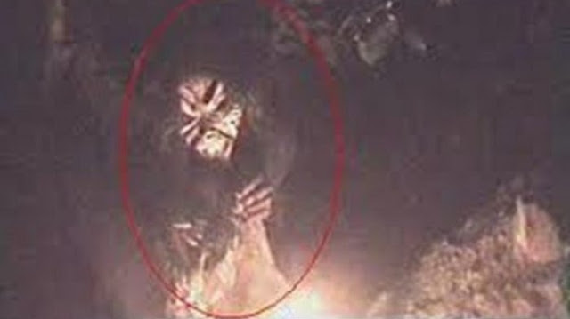 Orang yang Mengaku Mengetahui Hal Ghaib Orang yang Mengaku Mengetahui Hal Ghaib