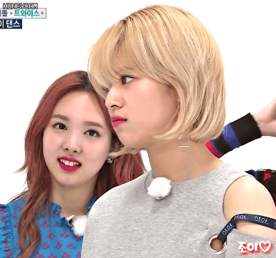 [주간아이돌] 오늘자 트와이스 움짤 Part.3 개인(모모,미나,사나,쯔위,정연).gif | 인스티즈