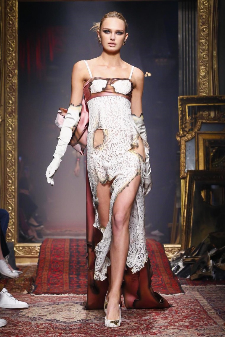 Moschino Fall/Winter 2016-2017 RTW MFW moschino-fall-winter-2016-2017-collection-milan-fashion-week, moschino-fall-winter-2016-2017, moschino-fall-winter-2016, moschino-fall-winter-2017, moschino-fall-2016-2017, moschino-fall-2016, moschino-fall-2017, moschino-teddy-bear, ours-moschino, coque-moschino, du-dessin-aux-podiums, dudessinauxpodiums