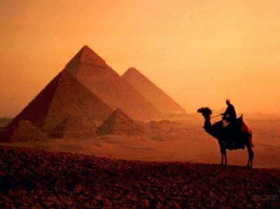 أكثر أماكن غموضا العالم 4-pyramids-giza-400x