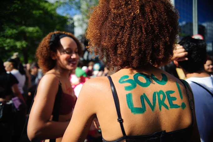 Manifestantes marcam “punhetaço” contra projeto de lei antimasturbação