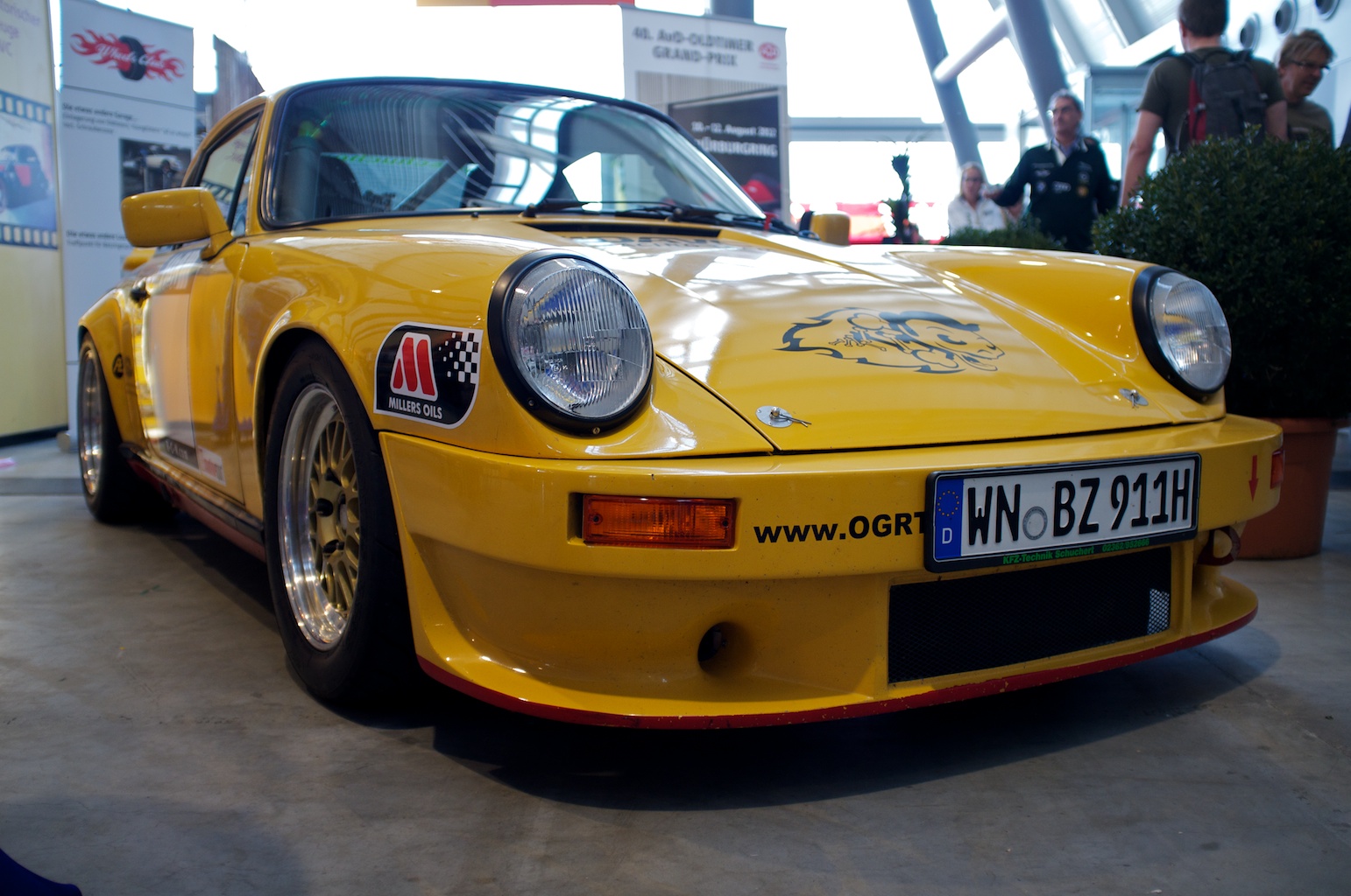 STOCKOGRAFIE: Classic Cars and the X100