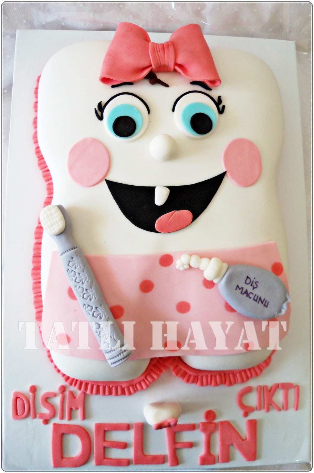 TATLI HAYAT PASTA TASARIM DİŞ ŞEKLİNDE PASTA VE KURABİYELER