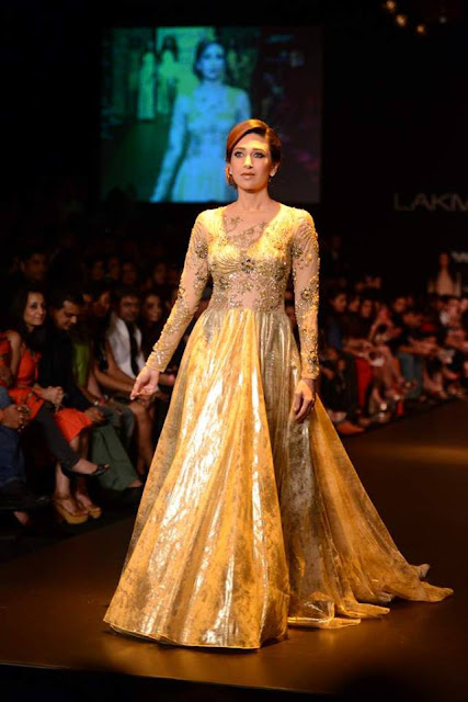 Karisma Kapoor walks for Vikram Phadnis at Lakme Fashion Week 2013