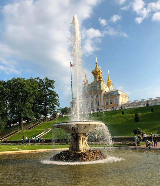 Fontes e Cascatas dos Jardins Palácio Peterhof  