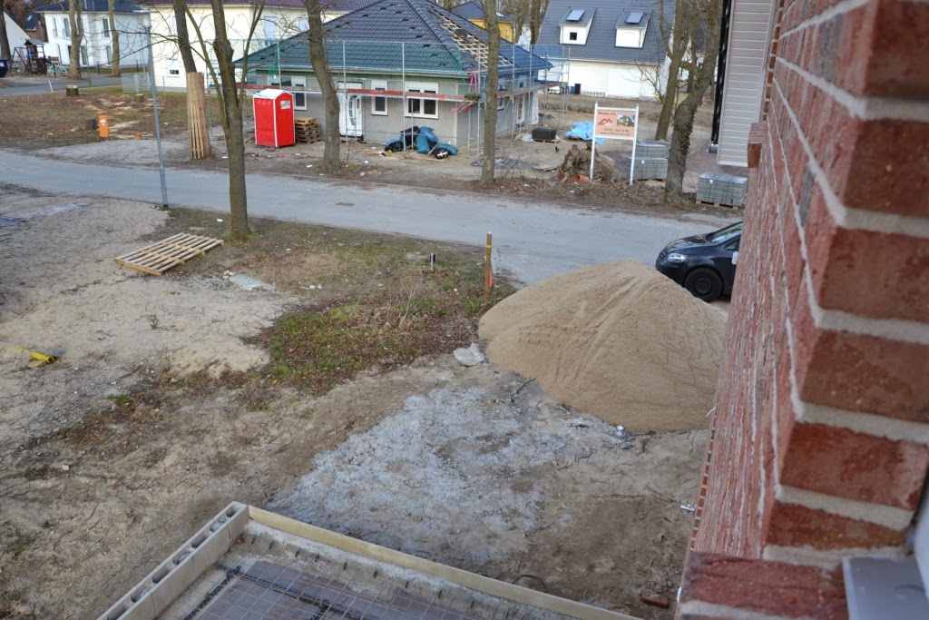 aus B wird HVL: Die Bodenplatte für die Garage ist fertig