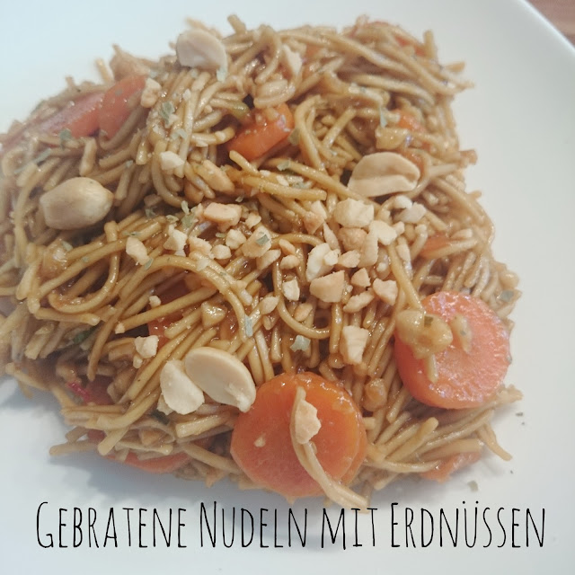 Lucciola: [Food] Gebratene Nudeln mit Erdnüssen // Fried Noodles With ...