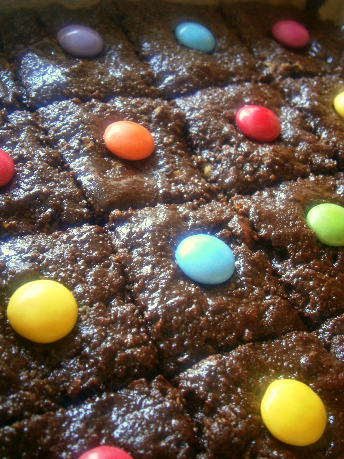 Eat Rainbow Love: Chocolate smartie squares