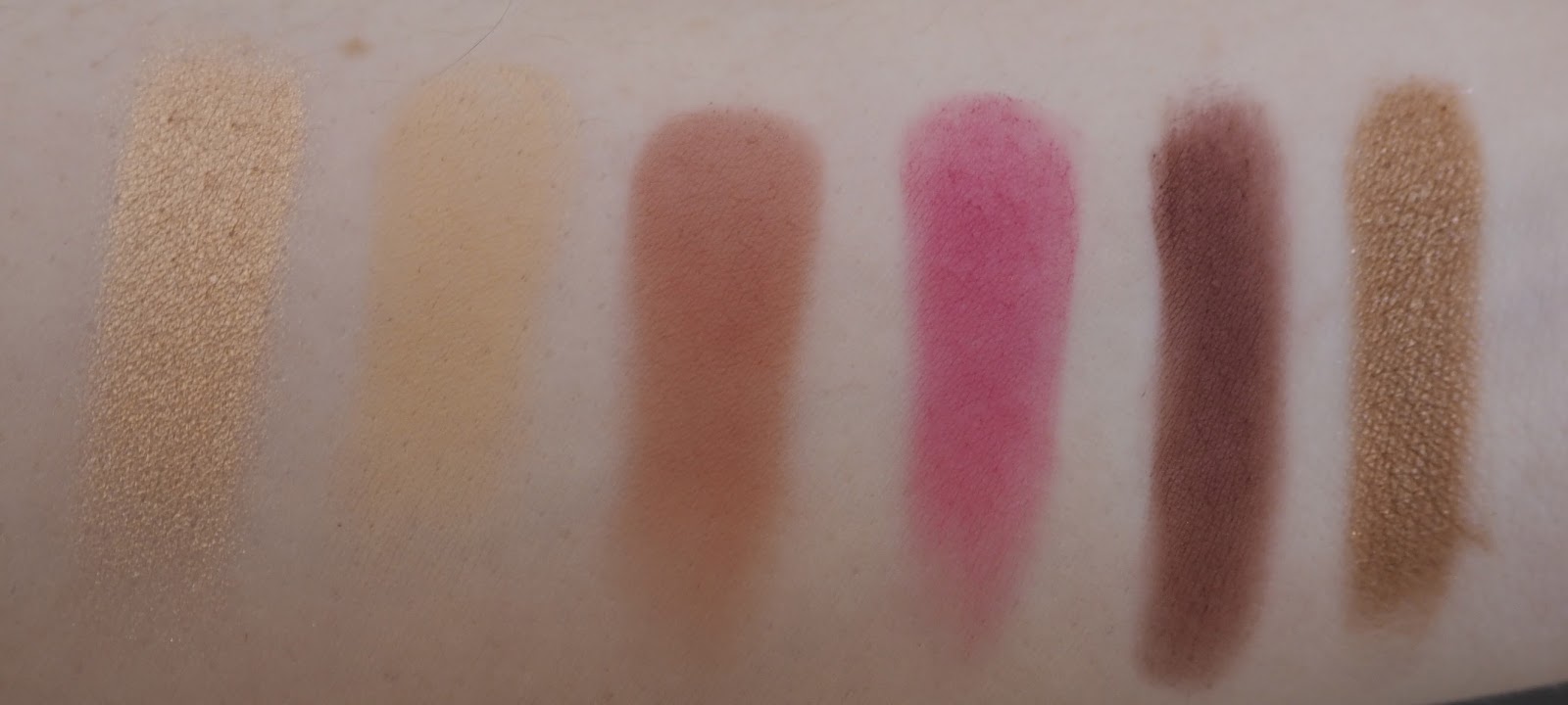 Huda Beauty Textured Eye Shadow Palette-Rose Gold Edition review