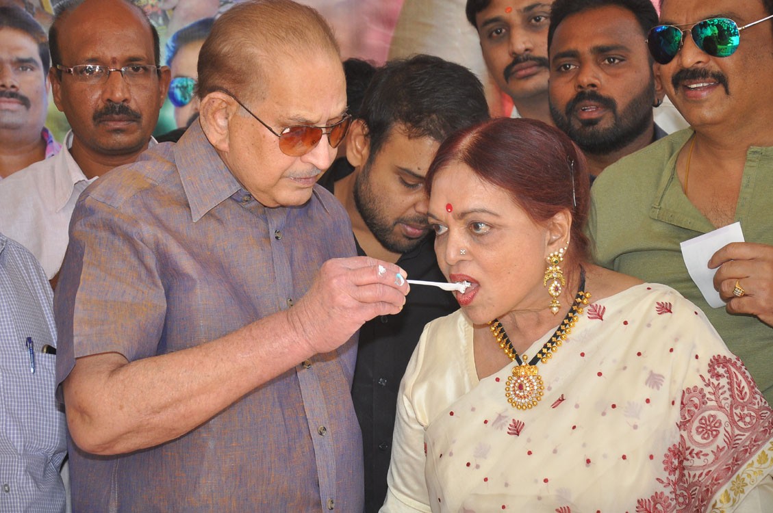 Senior Telugu Actress Vijaya Nirmala Birthday Celebrations | Indian  Celebrity Events