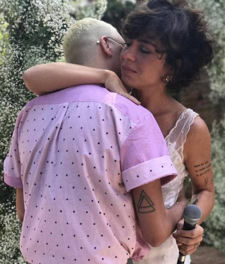 Maria Gadú e Lua Leça se casam em cerimônia ao ar livre em São Paulo; fotos Maria Gadú e Lua Leça se casam em cerimônia ao ar livre em São Paulo; fotos