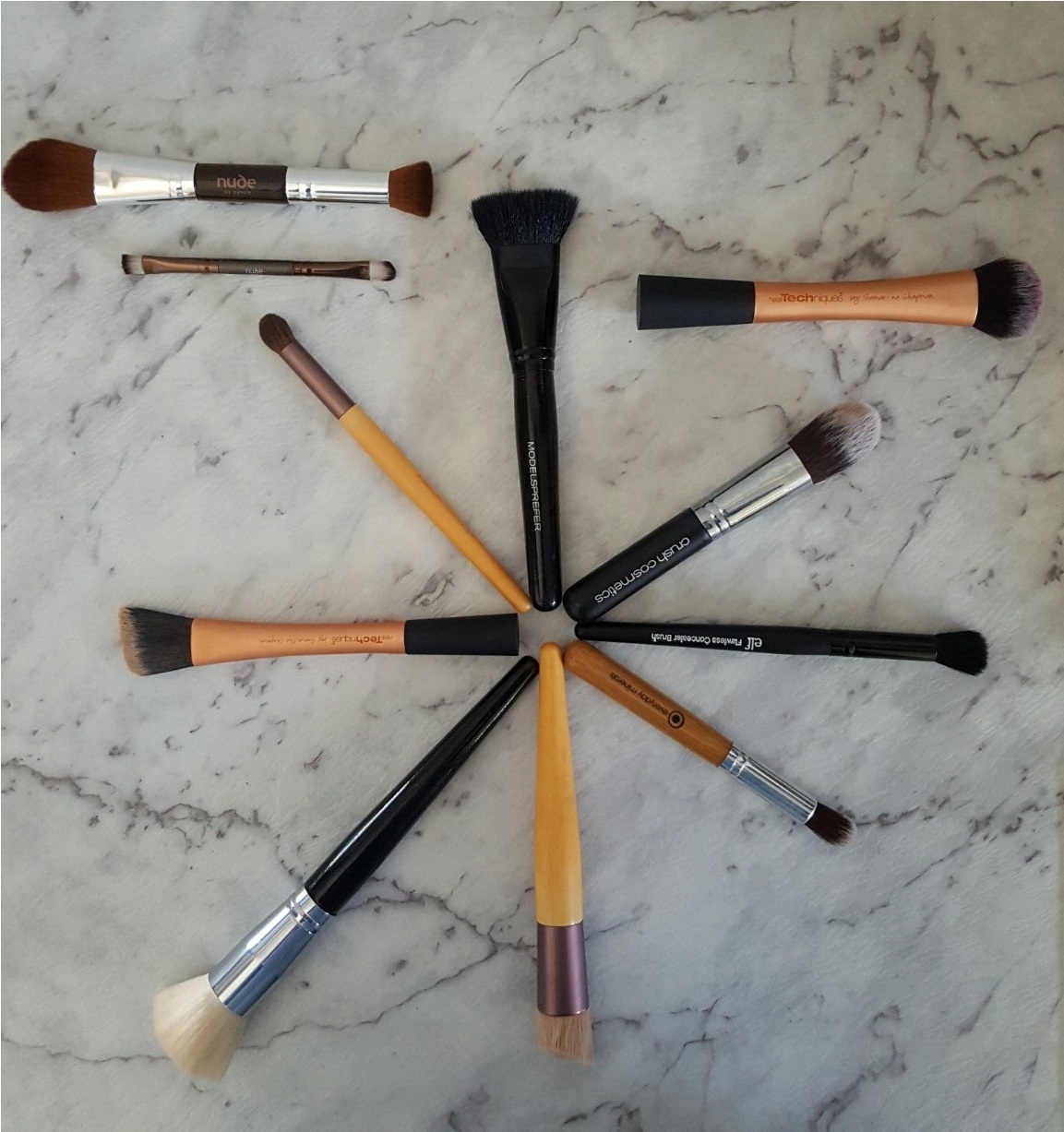 Beautifully Glossy Makeup brushes for sensitive skin