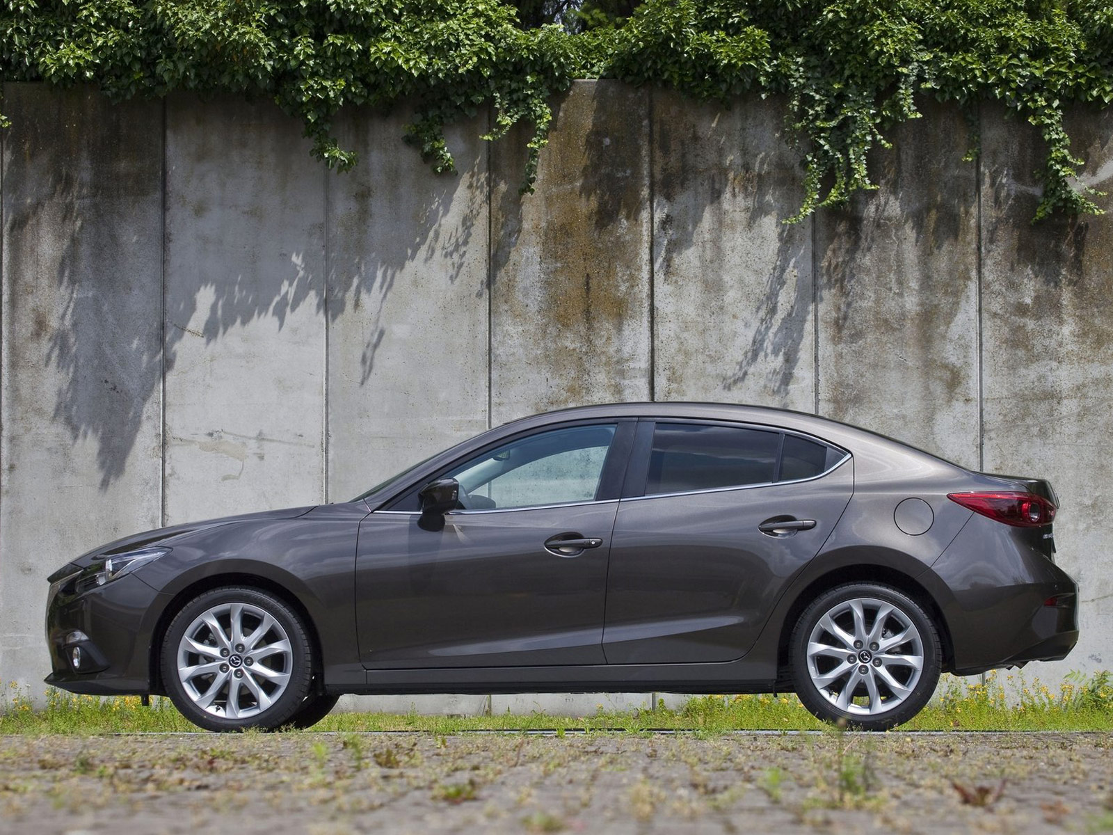 2014 Mazda 3 Sedan Japanese car photos, insurance information