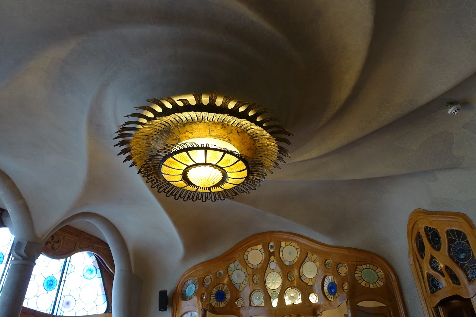 カサ・バトリョ（Casa Batlló）　２階　メイン居間の天井