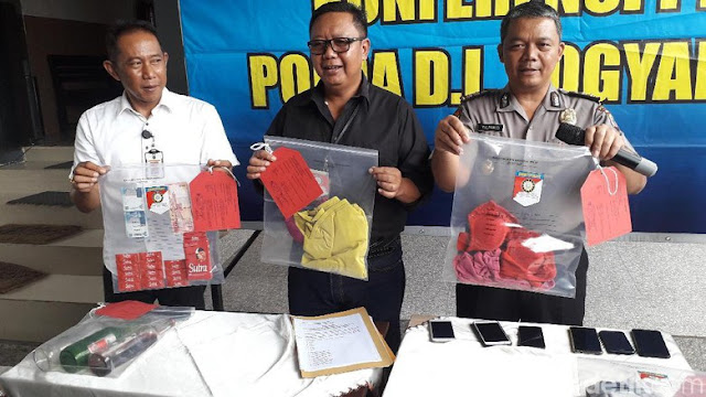 Penonton Pesta Indehoy di Kamar Hotel Sleman Bayar Rp 1 Juta Per Orang Penonton Pesta Indehoy di Kamar Hotel Sleman Bayar Rp 1 Juta Per Orang