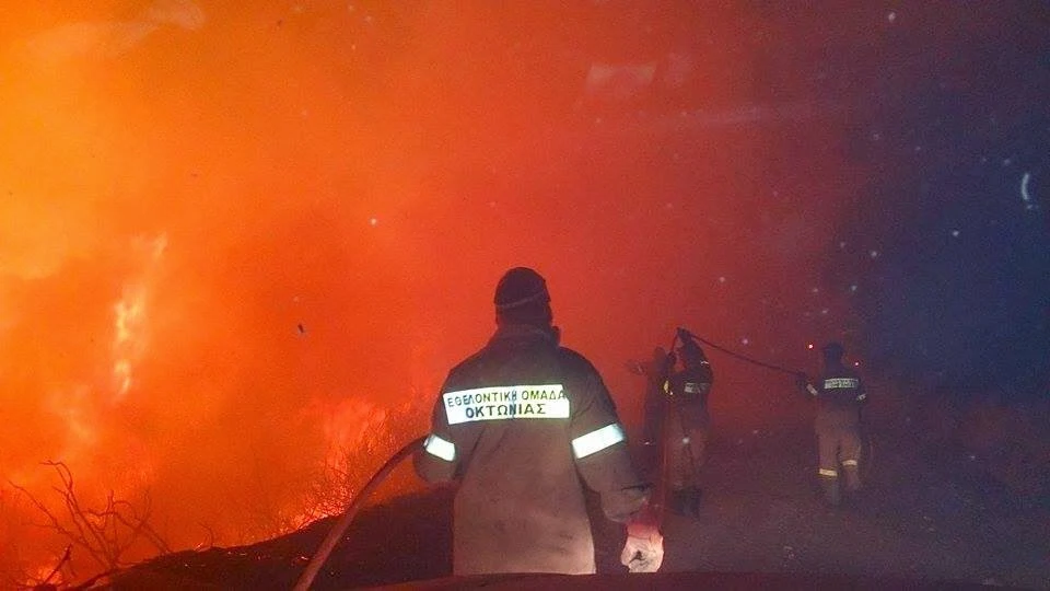 Οι εθελοντές - δασοπυροσβέστες Οκτωνιάς έδωσαν μάχη με τις φλόγες! ΦΩΤΟ