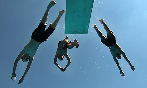 Wir sind nicht allein...: Wir bereiten gerade das Sprungbrett in eine ...