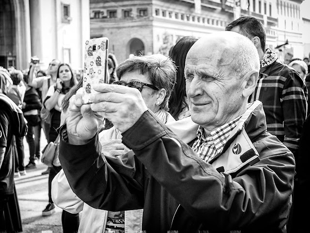 Paseando el dia del Pilar - People - El público