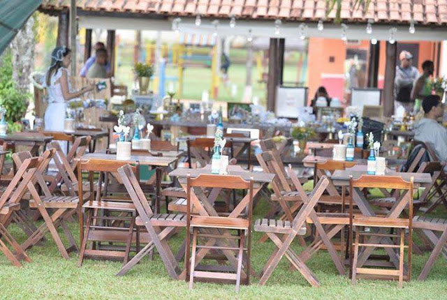 chá bar, noivos felizes, chá de panela, decoração diy, mesa do bolo, decoração amarela e azul, chá bar, rústico, decoração com garrafinhas