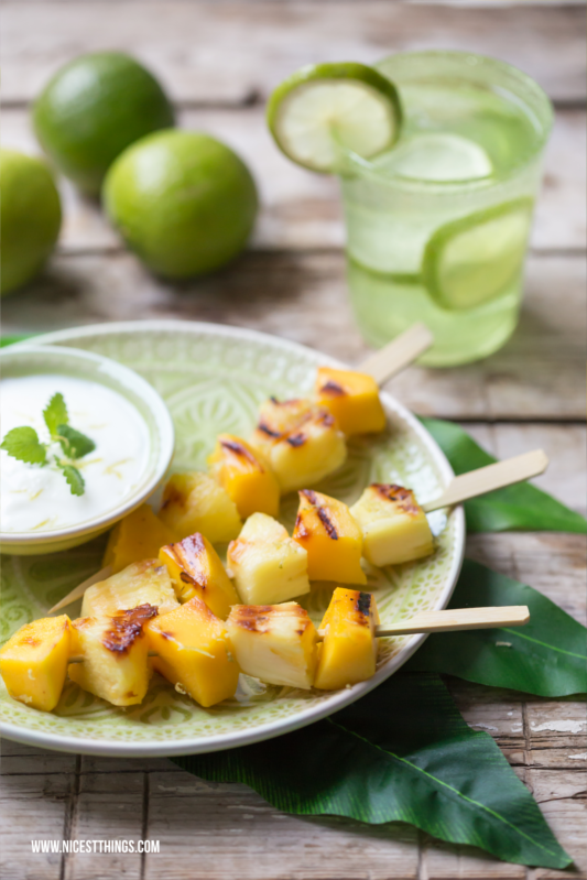 Rezept für gegrillte Ananas Spiesse mit Mango und Honig Joghurt