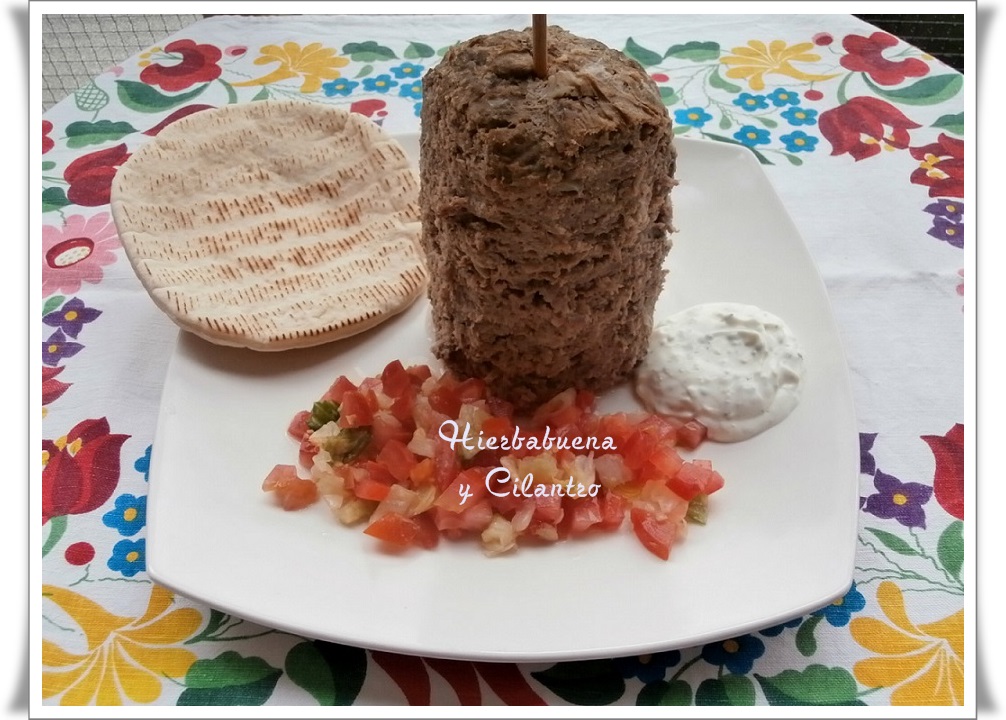 Hierbabuena y Cilantro KEBAB CASERO Y SALSA DE YOGURT
