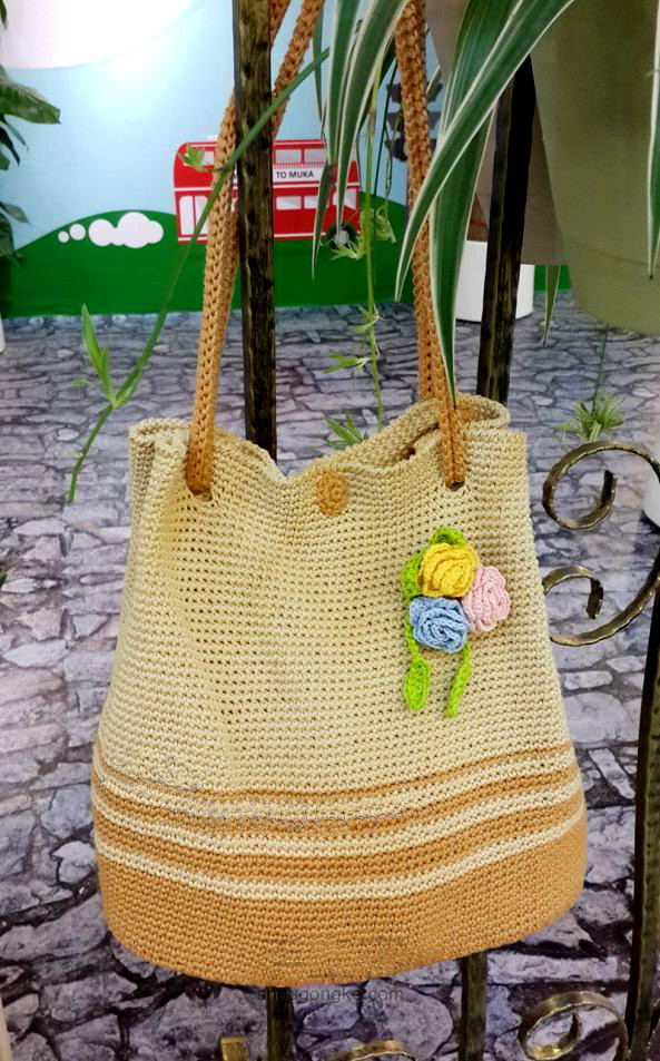 Crochet Bag, decorated with roses. Вяжем крючком сумку с розами