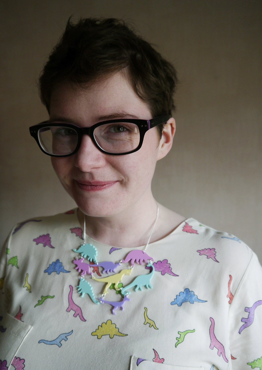 Dinosaur Birthday Gifts Sister style, dinosaur style, dinosaur party, dino birthday party, The Whitepepper Dinosaure dress, pastel dinosaur style, pastel dinosaur outfit, Punky Pins dinosaur necklace, pastel dinosaur necklace, statement dinosaur necklace