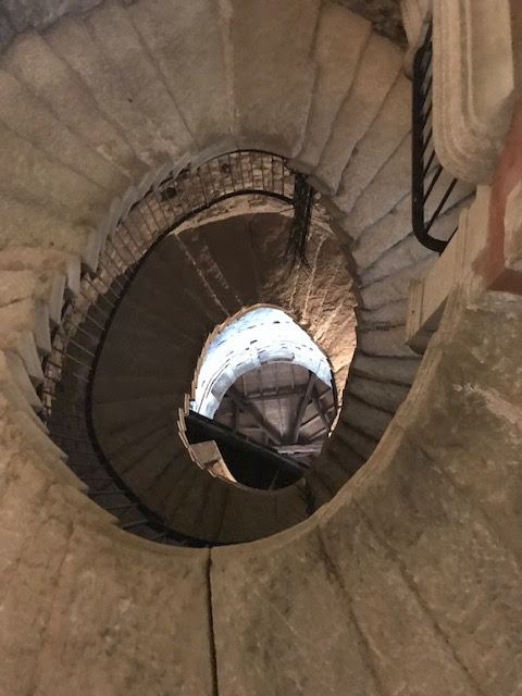 イゾラベッラ（ベッラ島）の宮殿内　螺旋階段