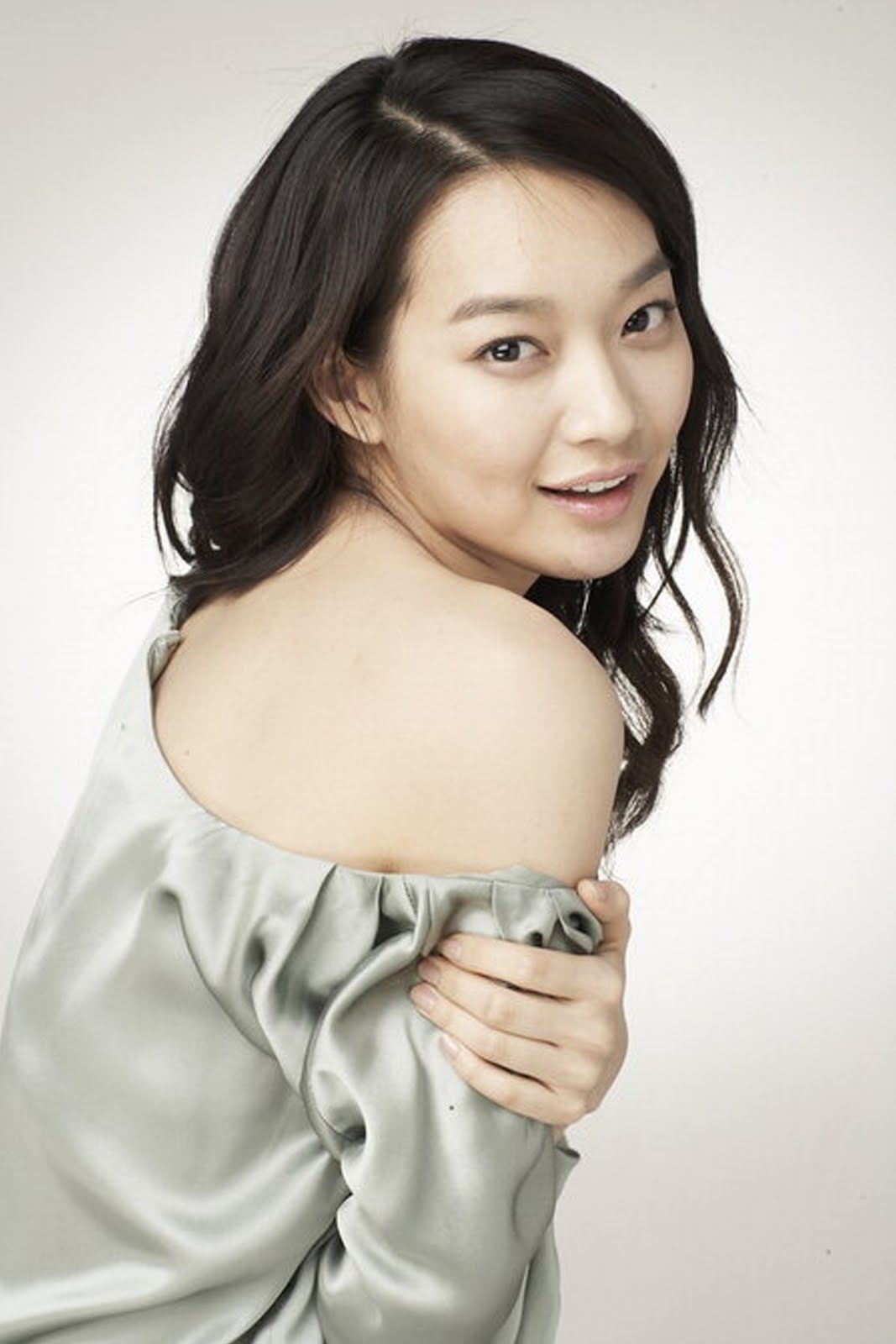 Celebrity Zone: Shin Min Ah | Korea Artist Gallery