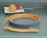 Press the rope to form the sides.