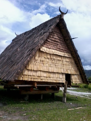 Sketsa Rumah Adat Sulawesi Tengah Sketsa Rumah Adat Sulawesi Tengah