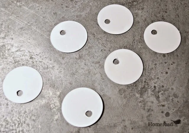 metal tags with holes for tags