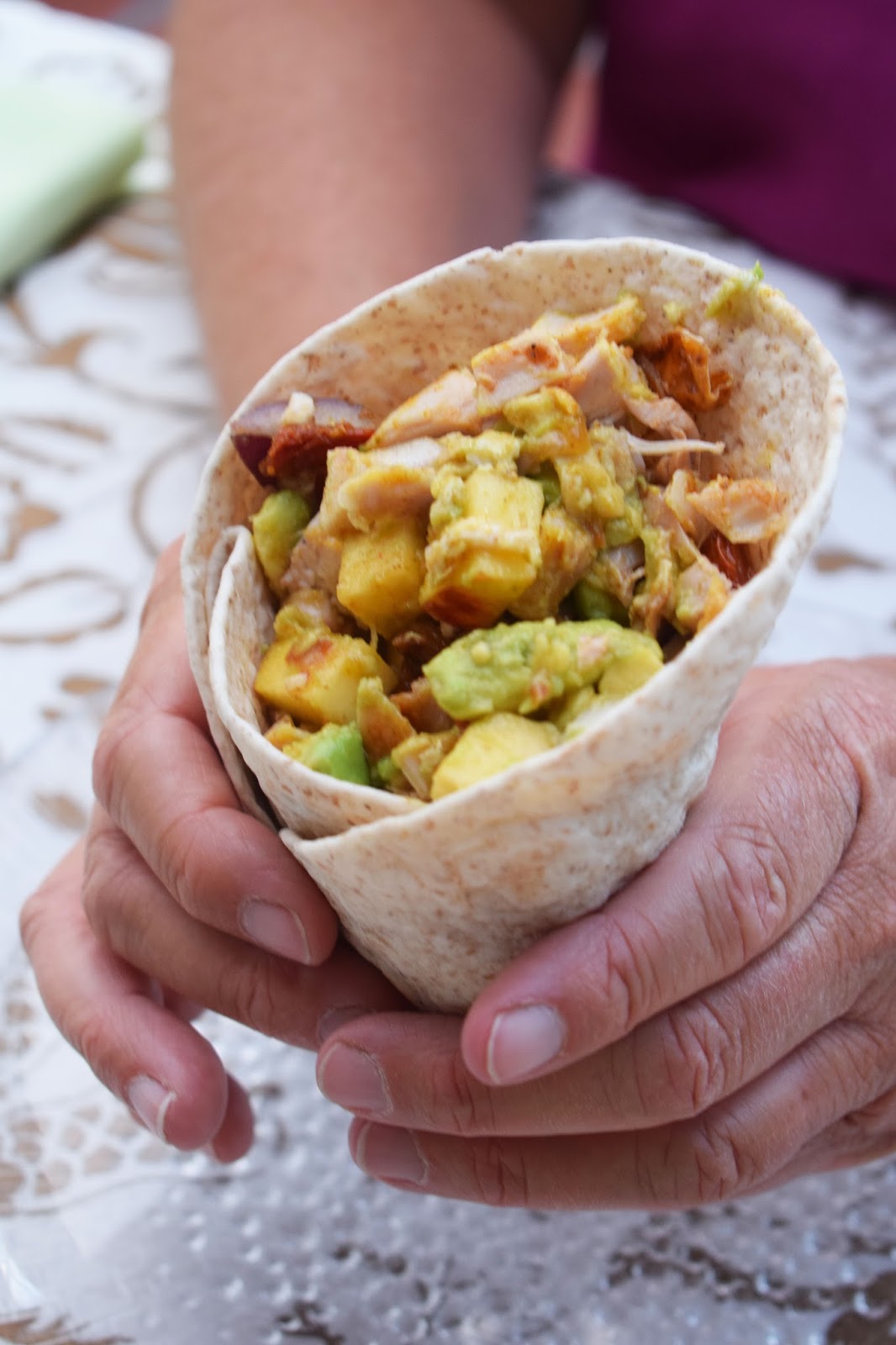 Smaskelismaskens Kycklingwrap med mango chutney och avokadoröra