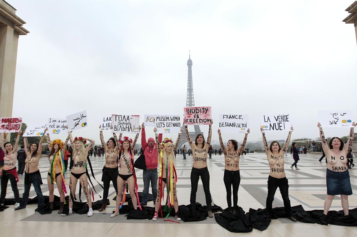 Joed205 Femen Protest Islam Oppression Of Women In Paris