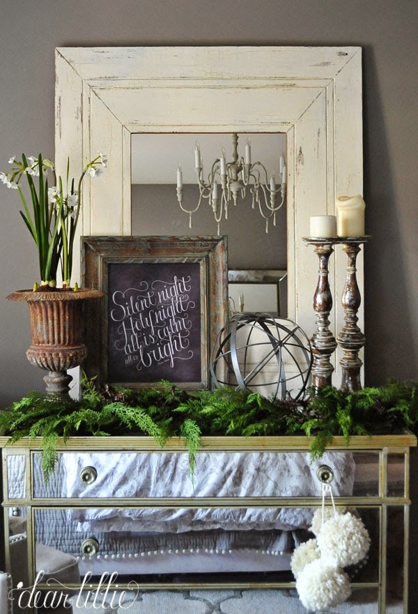 The Yellow Cape Cod: A Giveaway~My Favorite Holiday Decorating Element