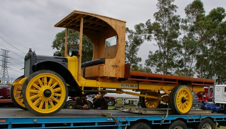 Historic Trucks Sydney Classic and Antique Truck Show 2014 American