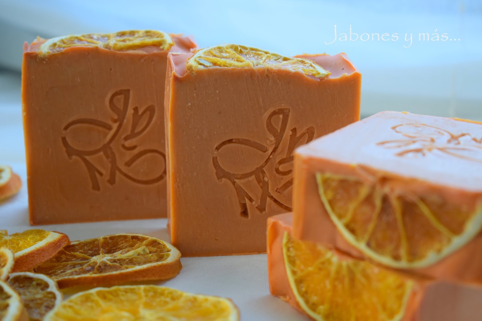 Jabones y más... Jabones de naranja.