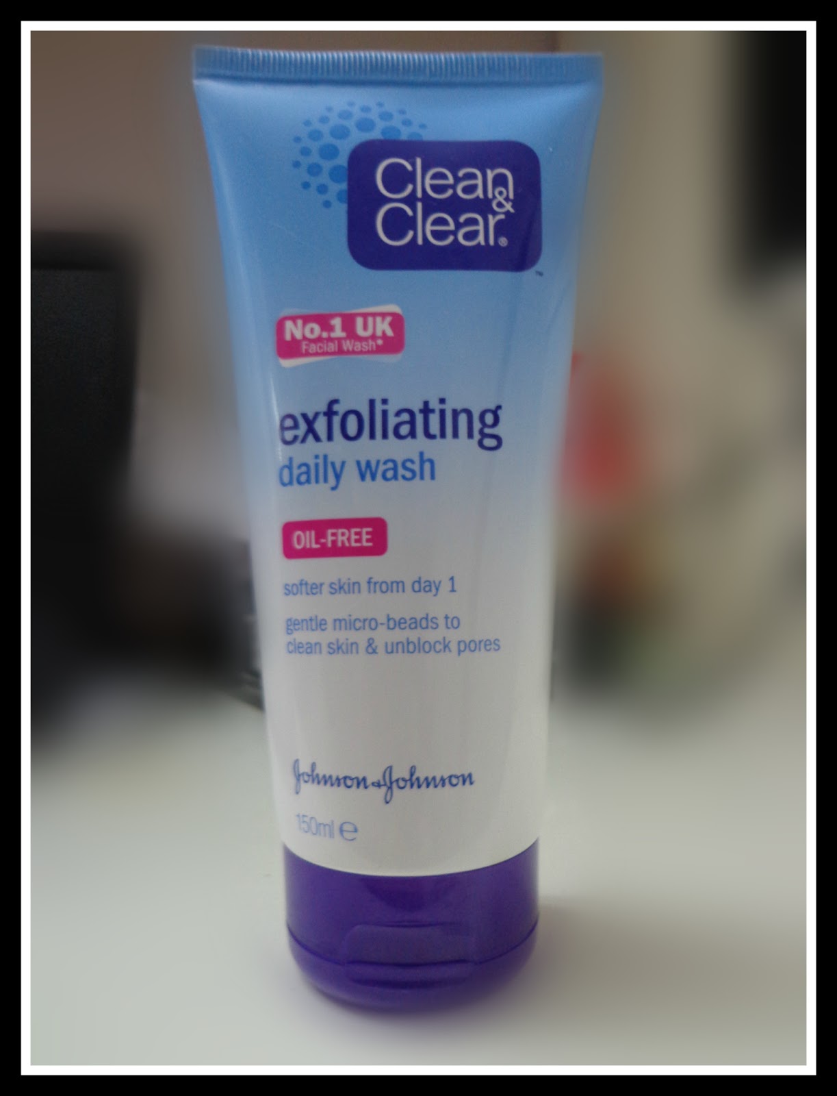clean & clear exfoliating daily wash 150ml