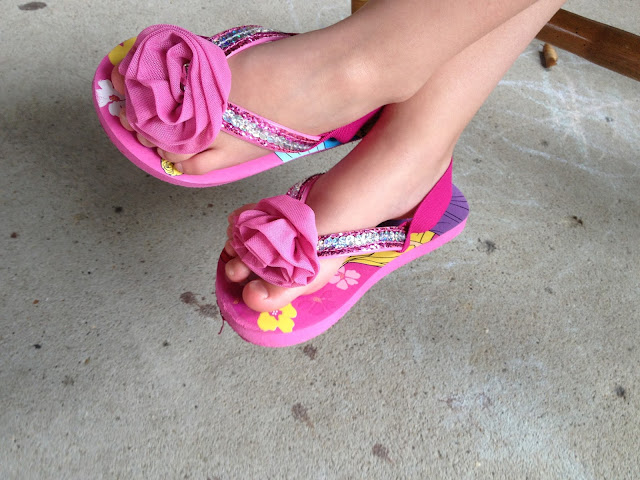 EAT+SLEEP+MAKE: CRAFT: Easy Flip Flop Fix (Just Add Straps!)