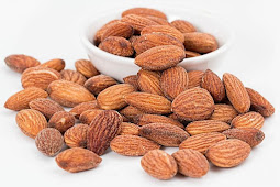 Khasiat dan Manfaat kacang Almond untuk kesehatan.