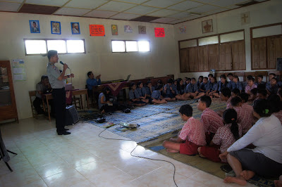 Sosialisasi bahaya penggunaan rokok,  miras,  narkoba dan dampak negatif penggunaan gadget ,Komsos Pelemdukuh bersama Polsek Girimulyo SDK Pelemdukuh,SMP Sanjaya Girimulyo.