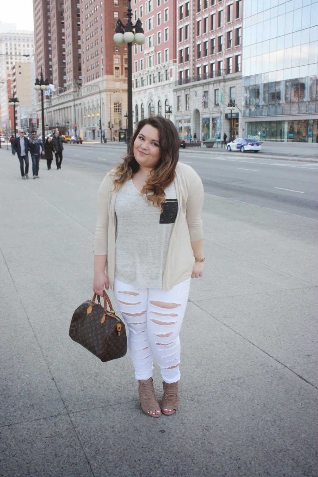 destroyed white denim, curvy girls, full figured, bbw, white pants, white jeans, spring style 2015, natalie craig, natalie in the city, chicago, plus size fashion blogger, louis vuitton, forever 21, BKE accessories