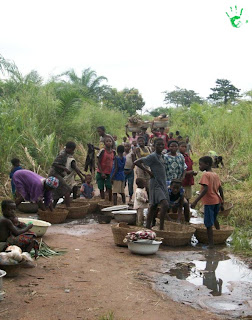 Gli abitanti del villaggio di Atchanvé, Togo, Africa