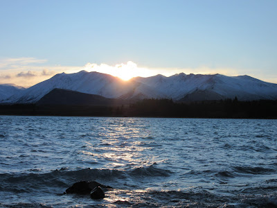 Amanecer en el lago Tekapo, en Nueva Zelanda Amanecer en el lago Tekapo, en Nueva Zelanda