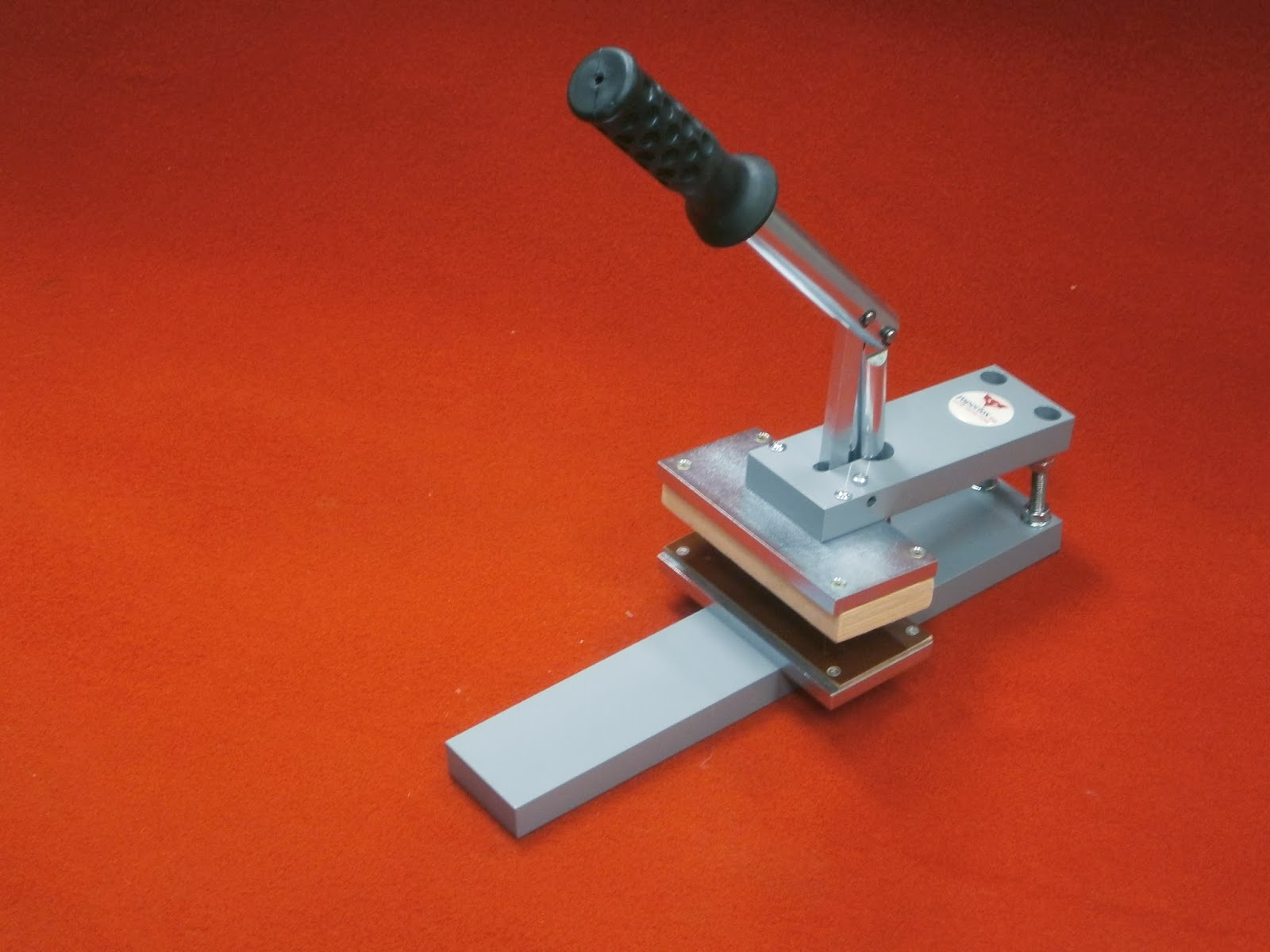 PAPERFOX cutting, punching, folding Bigger die cutting tool can be