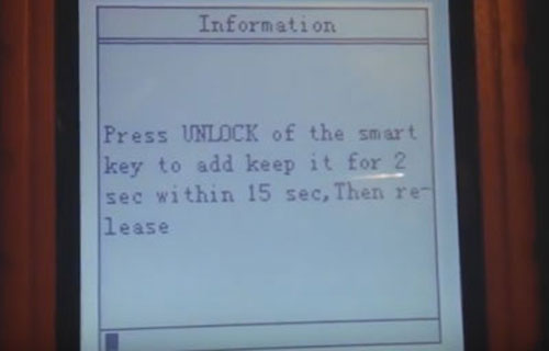 スマートキーのロック解除ボタンを押してください