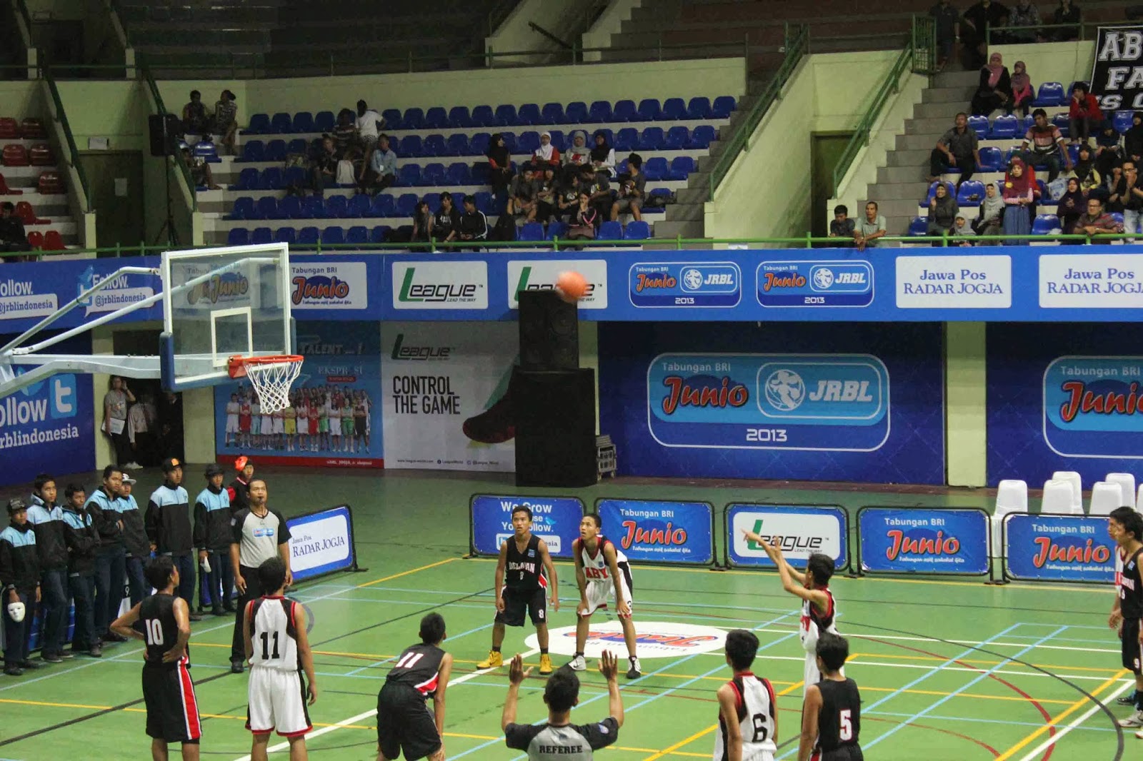 FOTO Bola Basket SMPIT Abu Bakar 15 5 SMP N 8 Jogja Skyward Artwork