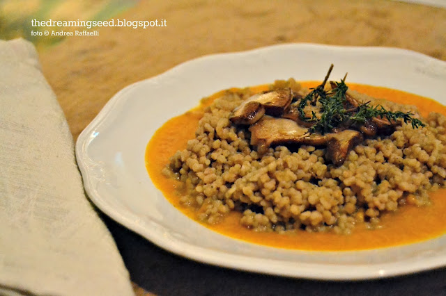 cous cous integrale su crema di zucca e porcini trifolati