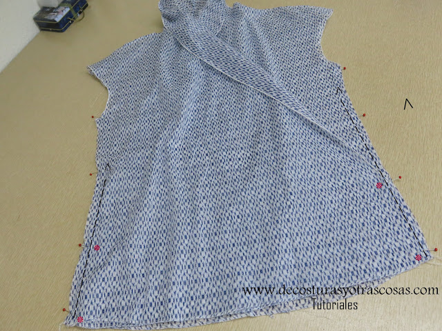 como coser costuras laterales de blusa cruzada